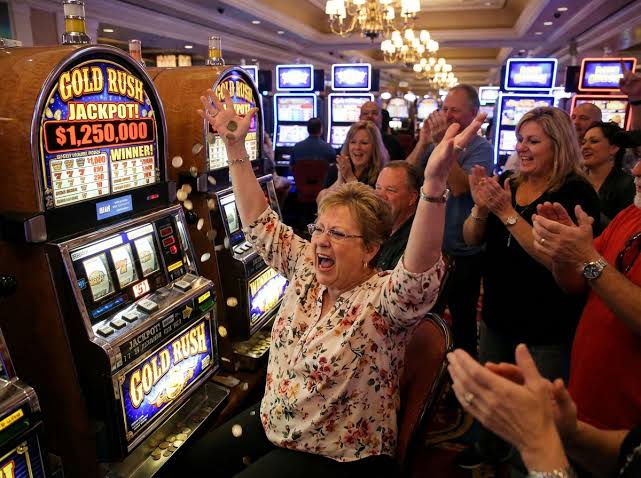 How Hardware Helps Casinos Track Player Activity